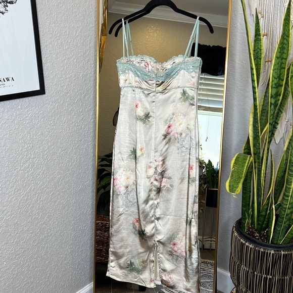 HOUSE OF CB 'Venus' Vintage Floral Midi Dress NWOT - Picture 15 of 15